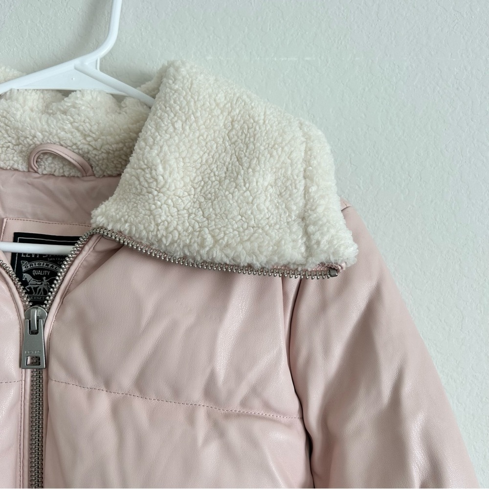 Levi’s Women Vegan Sherpa Quilted Bomber Jacket in Baby Pink | size Small - Picture 4 of 8
